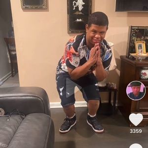 Meet your Posher, Amir